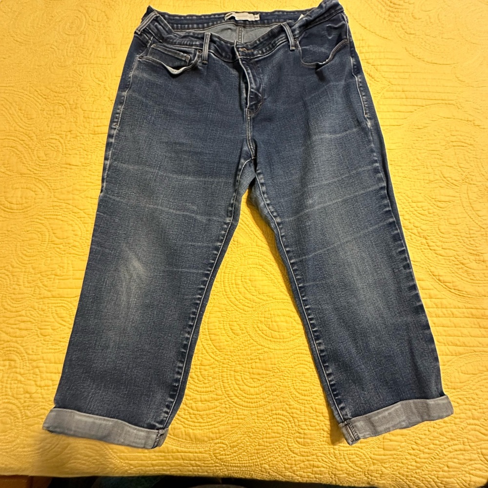 Levi’s cropped jeans